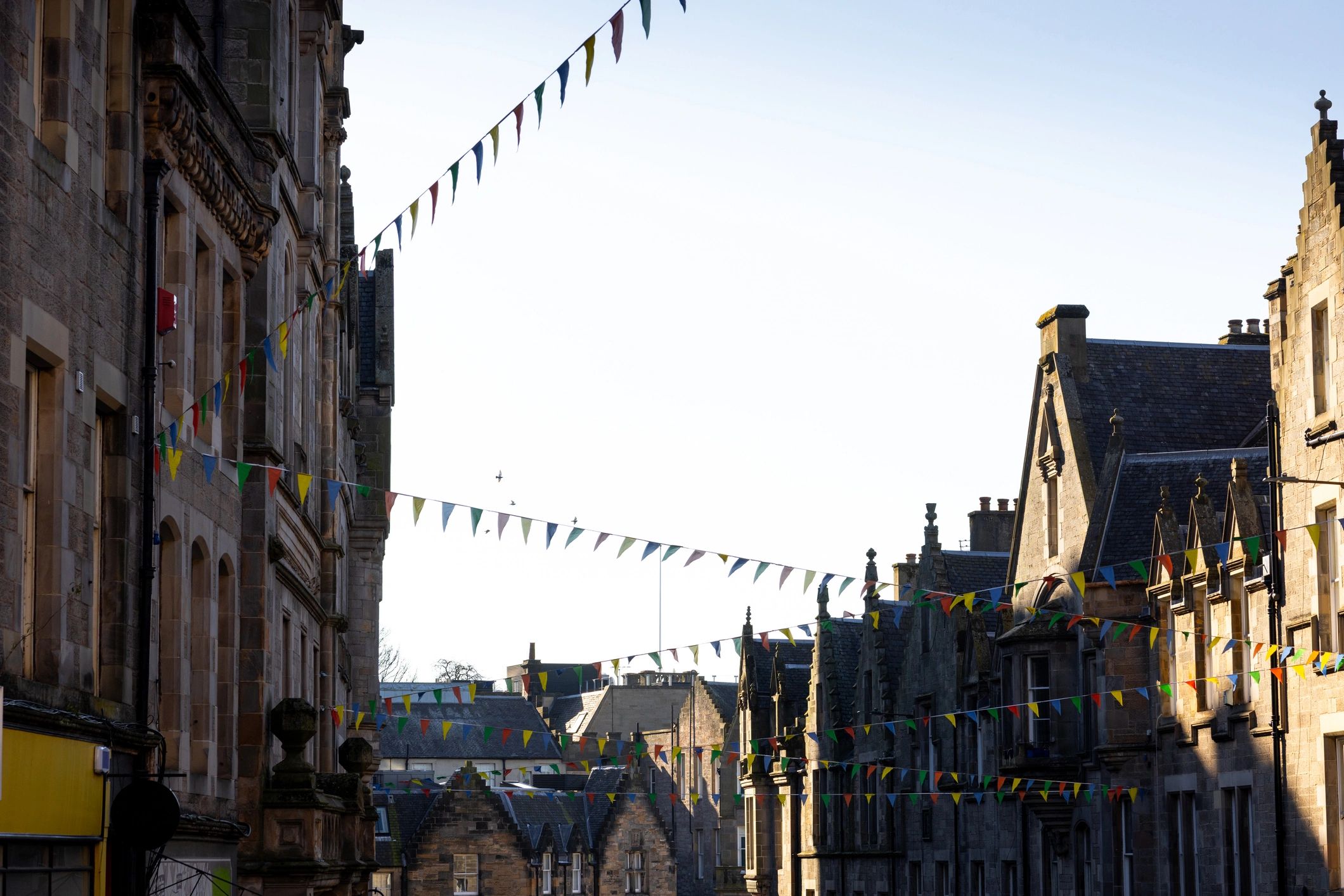 Edinburgh street with colourful shopfronts